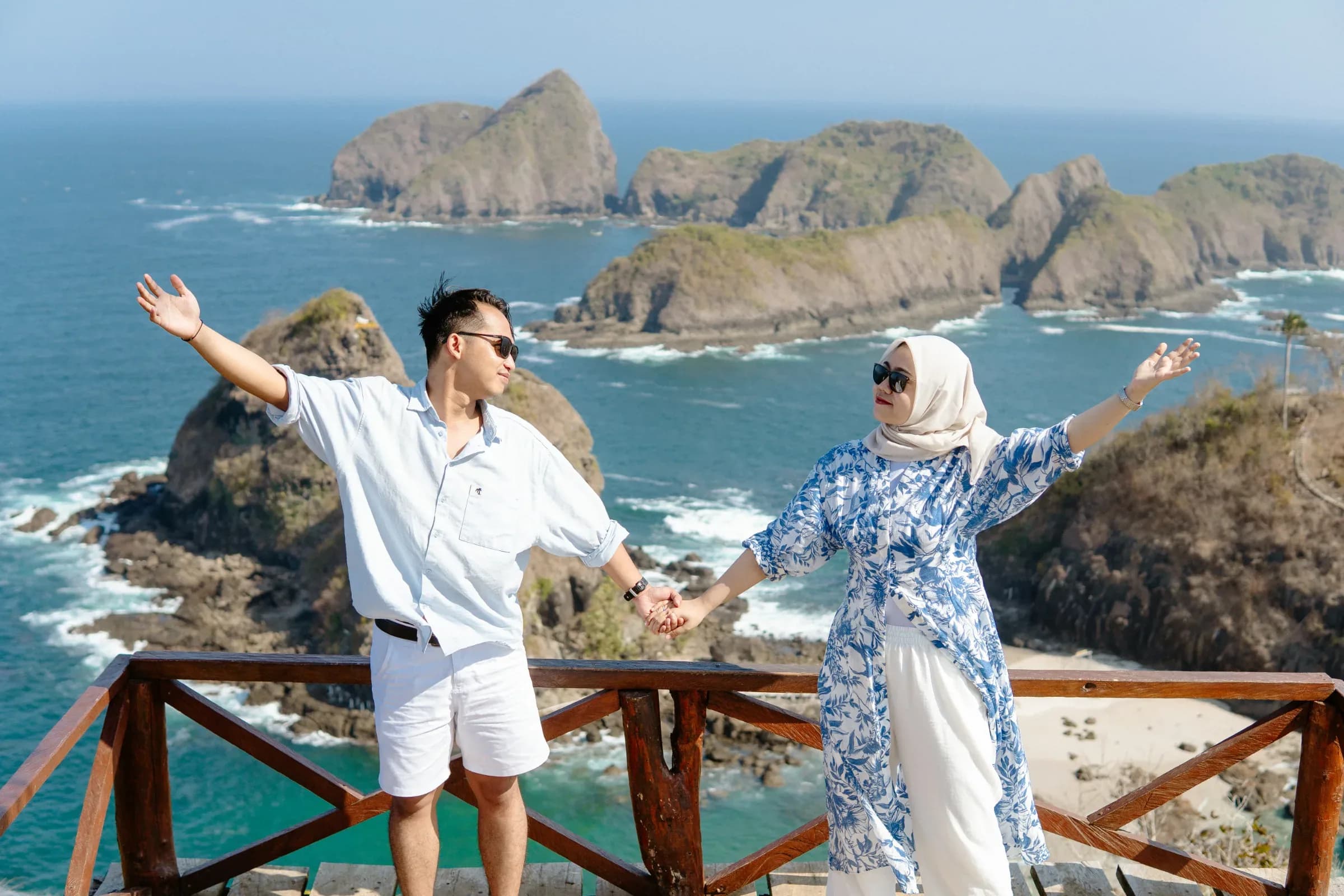 Keindahan Air Jernih Toska Gradasi Menawan di Destinasi Wisata Green Island - Holiday Banyuwangi