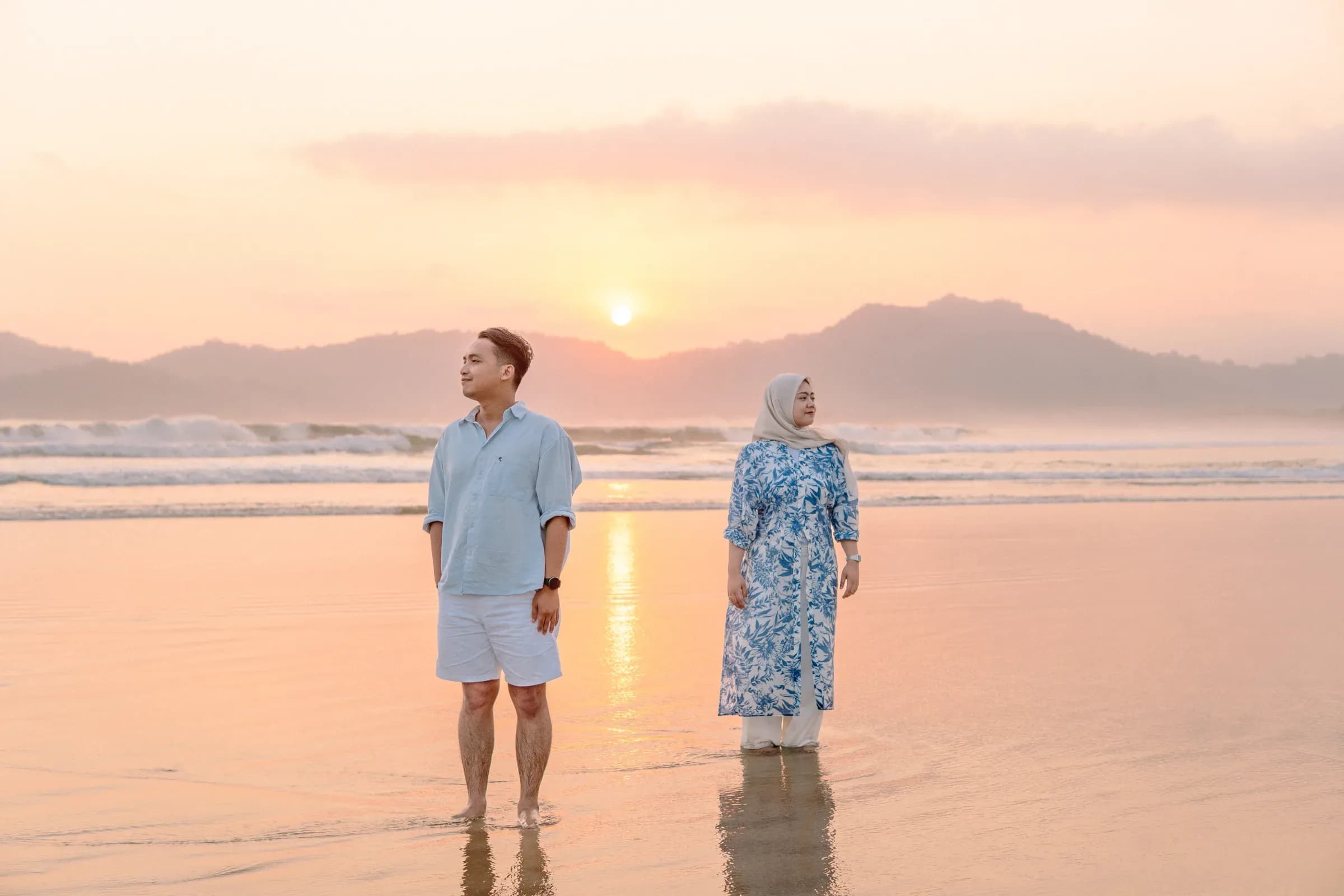 Keindahan Sunset Pantai Pulau Merah Destinasi Eksotis Banyuwangi - Holiday Banyuwangi