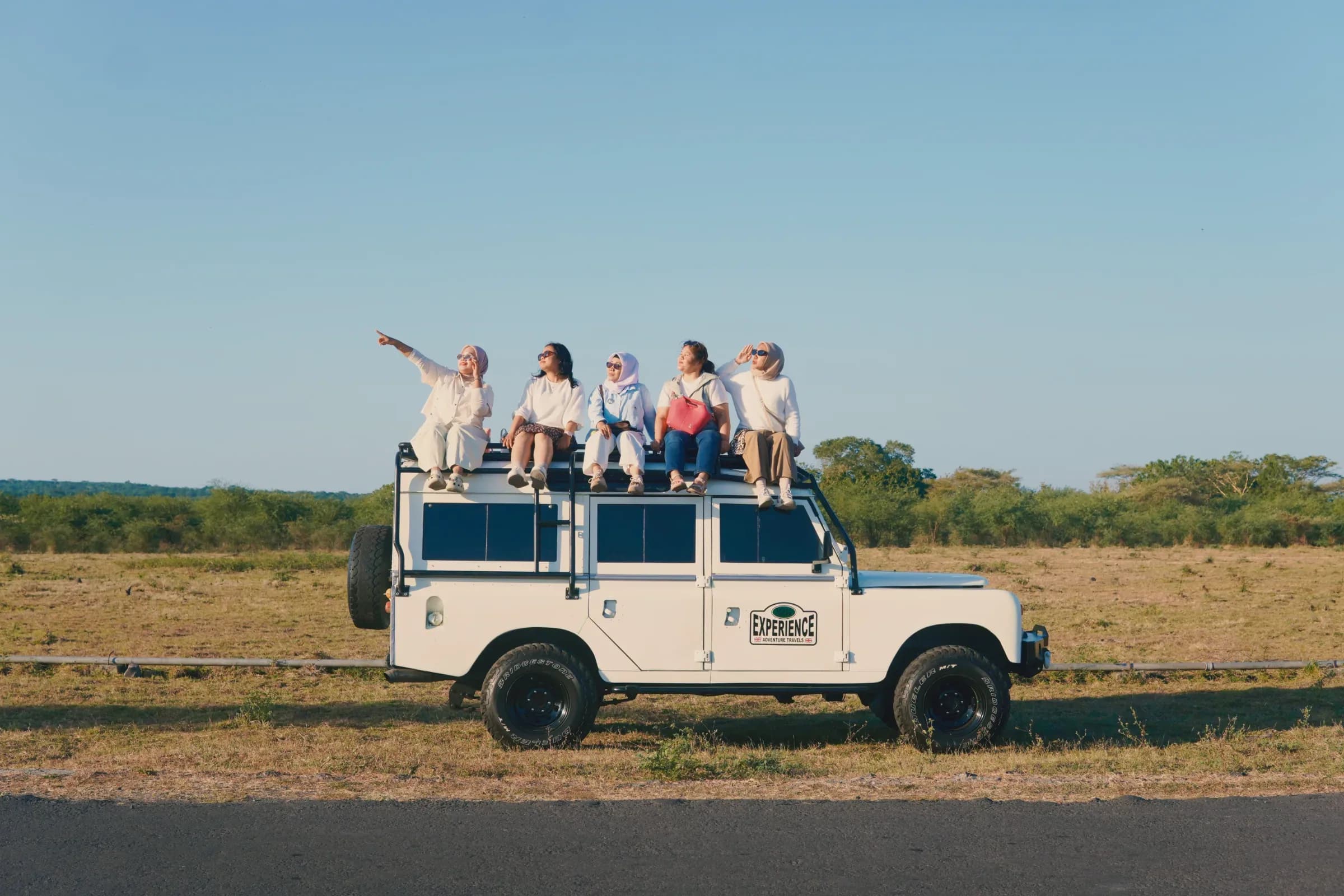 Foto Session Menggunakan Jeep di Kawah Wurung - Holiday Banyuwangi